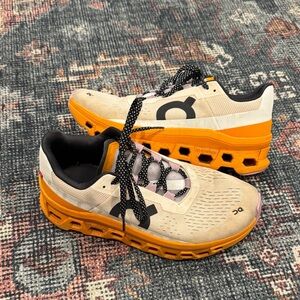 Women’s On Cloud size 8